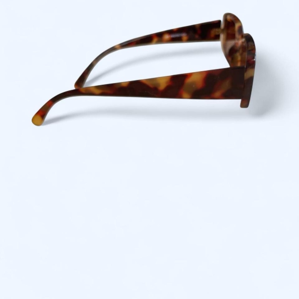 Brown Tortoise Women's Sunglasses
Size M/L - Picture 7 of 7